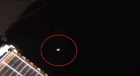 VIDEO: Camera ruimtestation ISS op zwart nadat wordt ingezoomd op mysterieuze lichtbol