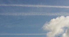 Mysterieuze strepen in de lucht: Britten in de ban van chemtrails