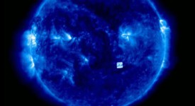 Mysterieuze kubus gespot bij de zon: NASA beschuldigd van cover-up