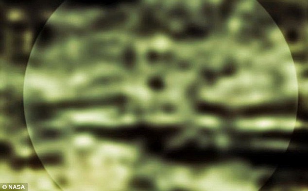 Oud-medewerker VN claimt bewijs te hebben voor 'aliens en bio-robots' op Mars 2 Voormalig VN-medewerker claimt bewijs te hebben voor 'aliens en bio-robots' op Mars