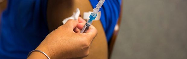 12-jarig meisje raakt verlamd na HPV-prik tegen baarmoederhalskanker. Volgens artsen zit het allemaal tussen haar oren