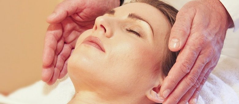 Bisschop waarschuwt voor de duistere gevaren van reiki en andere new age-geneeswijzen. Dit kan er volgens hem gebeuren