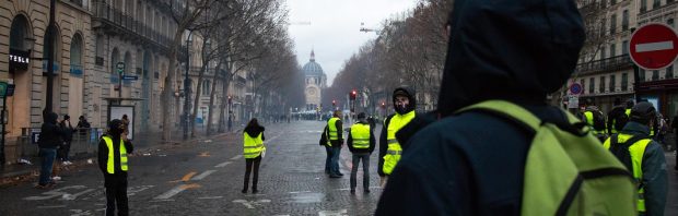 Gele hesjes willen bankrun veroorzaken om Franse bankwezen op de knieën te krijgen. Dit is de ergste nachtmerrie voor politici