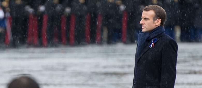 Een marionet van de grote banken en de man van de elite. Fransen slaan hard terug tegen president Macron