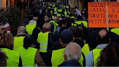 Mainstream media en politici bibberen voor gele hesjes, en dan krijg je dit