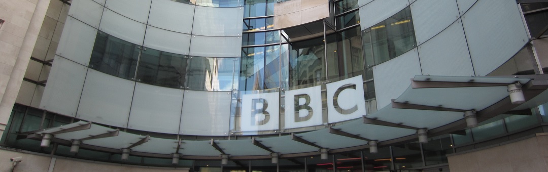 De BBC is een nepnieuwsfabriek waar de Britten om lachen. Russische veiligheidschef haalt uit