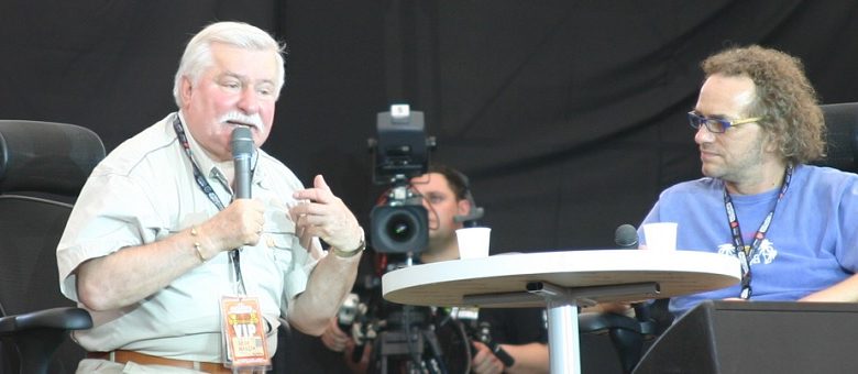 Poolse oud-president Walesa zorgt voor verrassing met uitspraken over aliens. Zijn er andere intelligente beschavingen geweest op aarde?