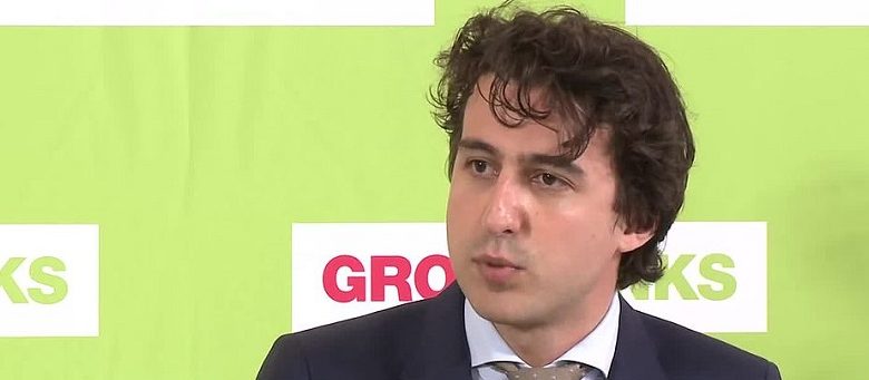 Alles aan Jesse Klaver is nep. Zie hier 3 voorbeelden van geprogrammeerde robot-politiciAlles aan Jesse Klaver is nep. Zie hier 3 voorbeelden van overgeprogrammeerde robot-politici