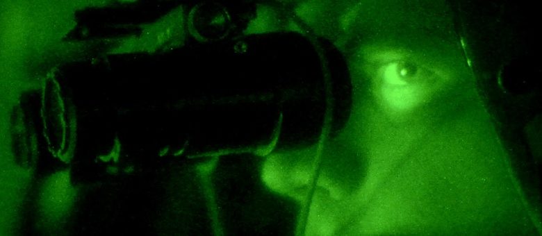 Piloot spot mysterieus vliegend object boven Las Vegas met nachtkijker. Luister naar de reactie van de luchtverkeersleiding