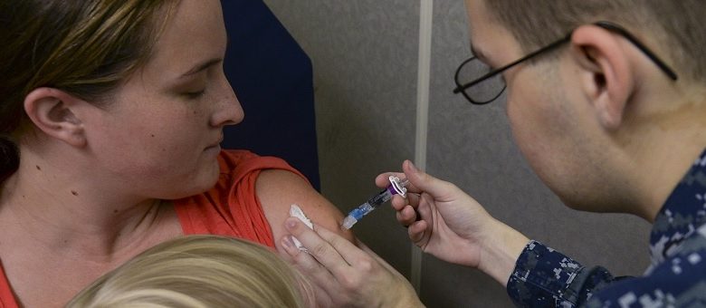 Vereniging van Amerikaanse artsen en chirurgen spreekt zich fel uit tegen verplicht vaccineren. Zie hier waarom vaccins riskant zijn