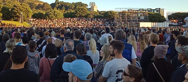 Werkte schutter Christchurch voor een geheime dienst? Alex Jones claimt dat moskee-aanslag false flag was, YouTube grijpt in