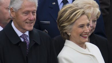 NXIVM-klokkenluider doet onthullingen over kindersmokkel, satanisme en Clintons. Beerput rond bizarre cult gaat steeds verder open