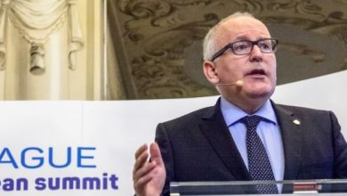 Stop de Europese elite! SP zet Frans Timmermans in veelbesproken verkiezingsfilmpje te kijk als machtswellusteling