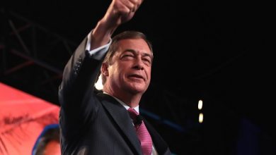 Dit is het begin van een nieuwe politieke beweging. Farage dreigt gevestigde orde weg te vagen na monsteroverwinning van zijn Brexit Party