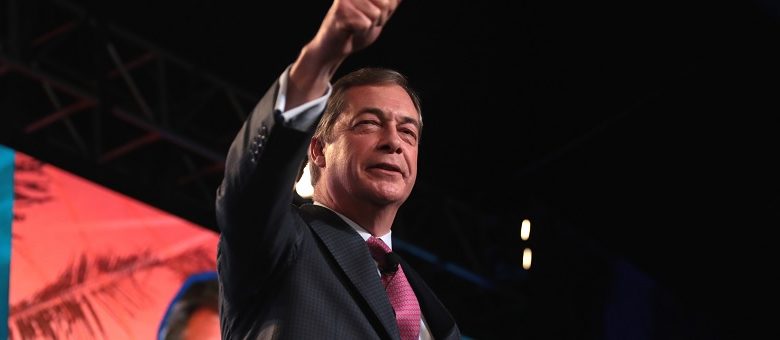 Dit is het begin van een nieuwe politieke beweging. Farage dreigt gevestigde orde weg te vagen na monsteroverwinning van zijn Brexit Party