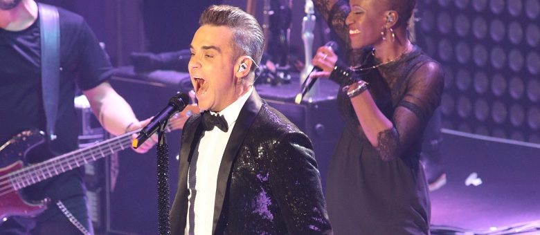 Ik praatte met overleden mensen en heb meerdere UFO's gezien. Robbie Williams doet boekje open