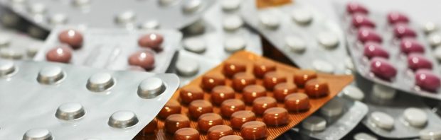 De gematigde theorieën over de farmaceutische industrie, ga dat eens uitzoeken. Hoogleraar laat zich uit over complotten