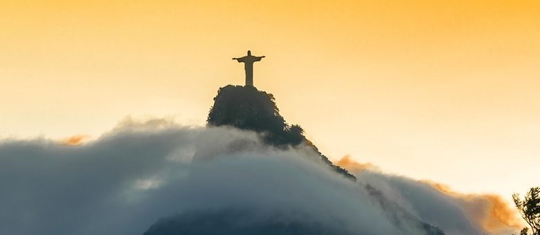 Foto van 'Christusfiguur' in de lucht boven Argentinië houdt de gemoederen bezig. Zo wordt er gereageerd op social media