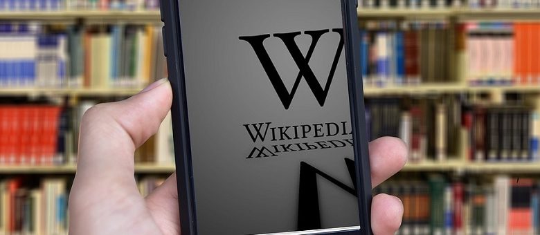 Wikipedia is een gebroken systeem, zegt medeoprichter. Hoe de internetencyclopedie wordt gebruikt om mensen de mond te snoeren