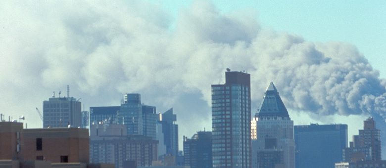 Het is onmogelijk dat de Twin Towers door brandende kerosine zijn ingestort. Bekijk dit gesprek over de ontelbare ongerijmdheden rond 9/11