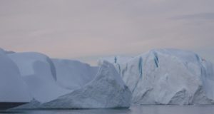 Al Gore, die voorspelde dat de Noordpool in 2016 ijsvrij zou zijn, krijgt tonnen om 'klimaattraining' te geven in Australië. Dan valt er ineens zeldzame sneeuw