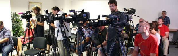 Tientallen Nederlandse journalisten werken voor de AIVD. Deskundige komt na 25 jaar onderzoek met grote onthullingen