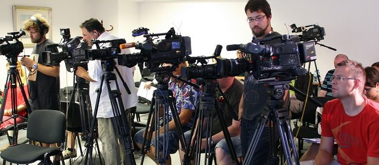Tientallen Nederlandse journalisten werken voor de AIVD. Deskundige komt na 25 jaar onderzoek met grote onthullingen