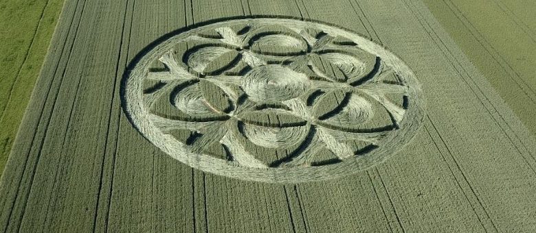 Diep onder de indruk: deze enorme graancirkel verscheen van de ene op de andere dag in Zwitserland