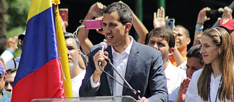 Juan Guaido als CIA-project en vriend van drugsbaronnen. Zelfbenoemde interim-president Venezuela valt door de mand door deze onthullende foto's