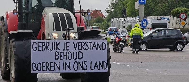 Nederland op slot: Rutte-regime zet leger in tegen boeren. Schandalig. Zo ziet het debuut van de dictatuur eruit