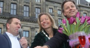 Freule Ollongren heeft jarenlang uit haar adellijke nek gepraat en het Nederlandse volk in de maling genomen. Kijk, zó fileer je nu een minister