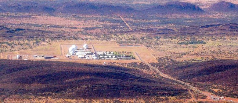Honderden mensen willen Australisch Area 51 gaan bestormen. Worden hier ook aliens bewaard?