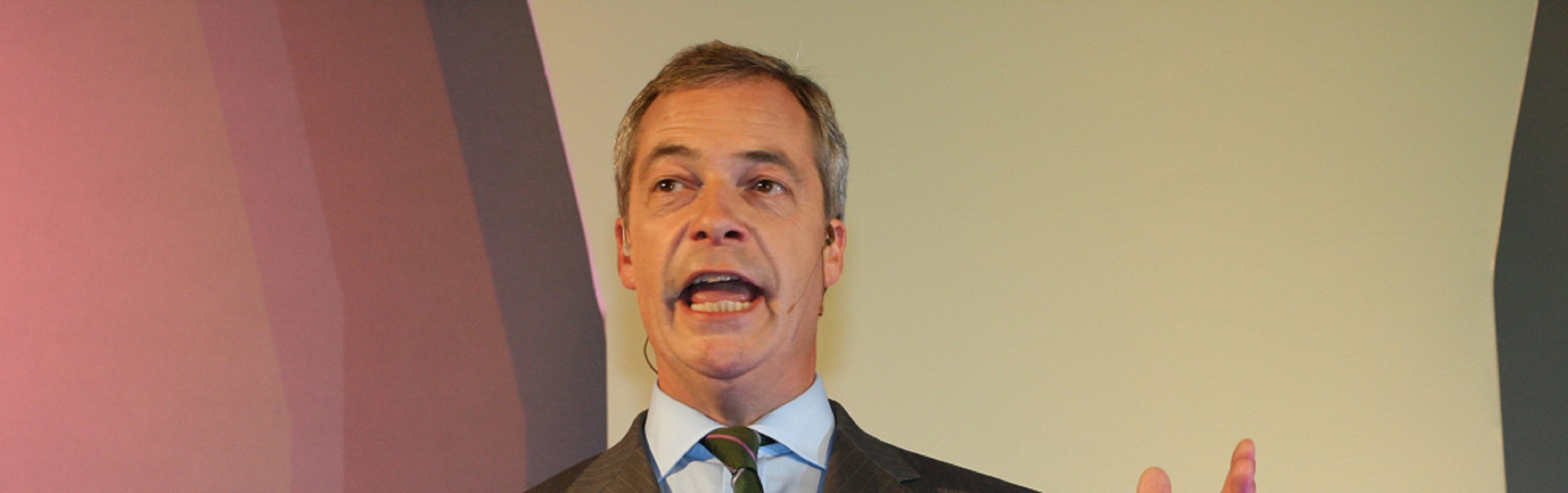 Brexit is het begin van het einde! Kijken: Farage gaat los op ‘slaapverwekkende bureaucraten’ in Brussel