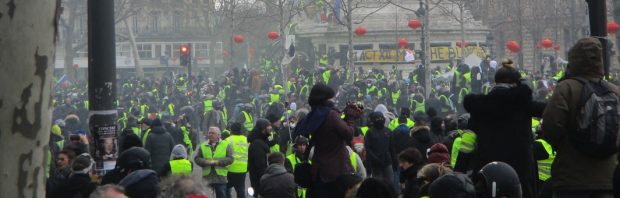 Europarlementariërs eisen debat over bruut politiegeweld tegen Franse gele hesjes: ‘Rechtsstaat is kapot!’