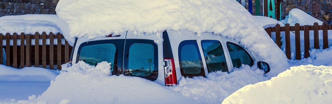 Griekenland krijgt monsterhoeveelheid sneeuw. Hier ligt een pak van 4 meter en zaten mensen 10 dagen opgesloten