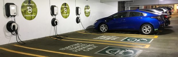 Grote zorgen over brandgevaar elektrische auto’s: ‘Wachten op de eerste ramp’