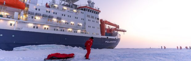 Grootste Noordpoolexpeditie aller tijden vast in ‘onverwacht dik ijs’: Geen doorkomen aan