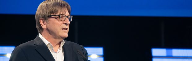 Wat Verhofstadt hier doet, is misselijkmakend! In Thüringen is de democratie gestorven