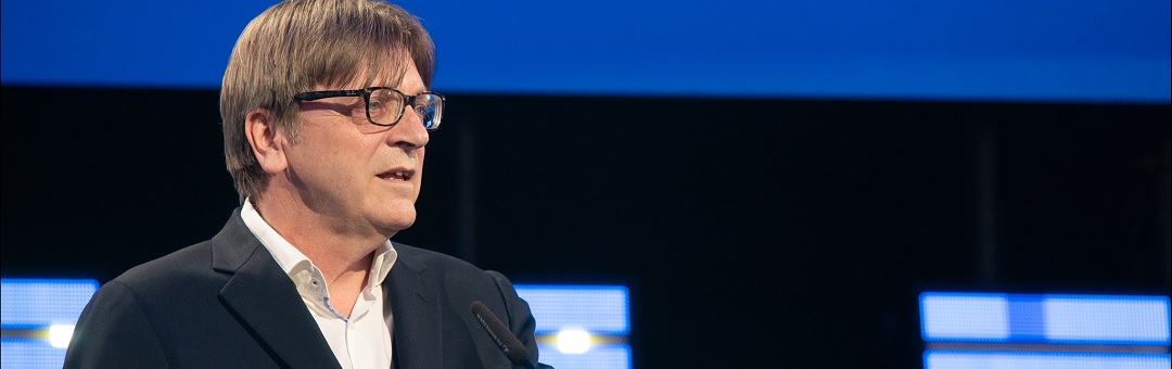Wat Verhofstadt hier doet, is misselijkmakend! In Thüringen is de democratie gestorven