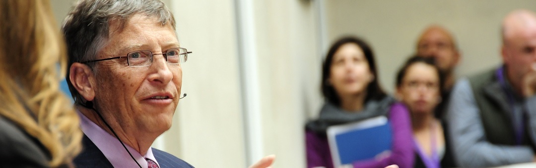 Bill Gates heeft het coronavirus gemaakt, denkt Roger Stone. Is dit de reden?