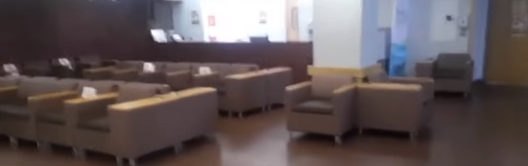 Burgerjournalisten filmen bij ziekenhuizen ‘vol coronapatiënten’. Dit troffen ze aan (kijk nu het nog kan)