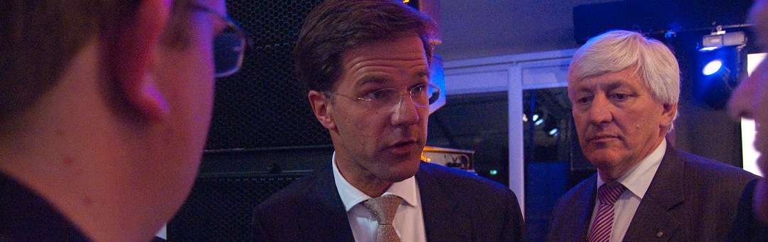 Iedereen kruipt achter premier Rutte aan. Wat klopt hier niet?