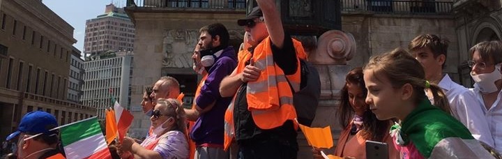 Woedende Italianen doen mondkapje af: ‘Coronapandemie is zwendel’