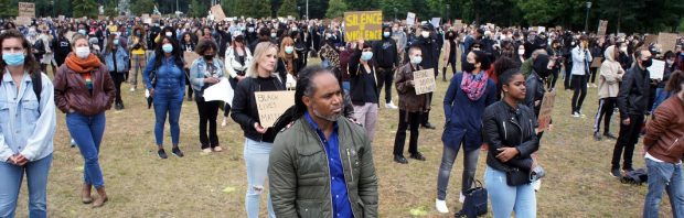 Nederland is de gedachtepolitie beu: ‘Anti-racisme is een religie geworden’