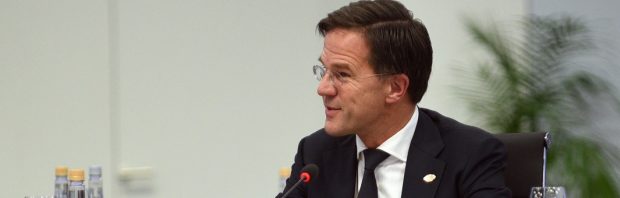 Rutte geeft honderden miljoenen aan vaccingroep Bill Gates: ‘Trotse geldschieter’