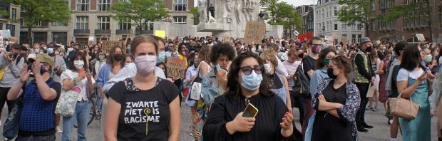 Demonstratie op de Dam laat vooral zien dat de coronaregels een lachertje zijn