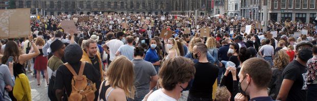 Betogers op de Dam krijgen flinke zak geld van gemeente Amsterdam