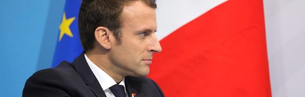 Macron en Rutte houden zich tijdens ontmoeting niet aan de 1,5 meter