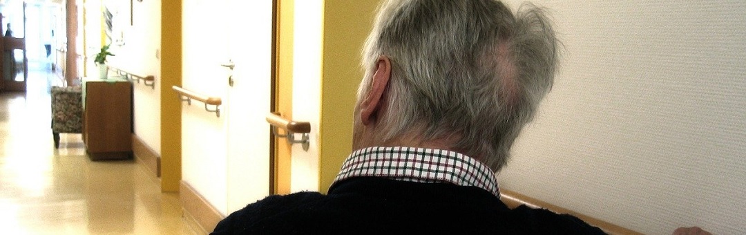 Boze Belgen klagen overheid aan om coronamaatregelen: ‘Georganiseerde uitroeiing van bejaarden’