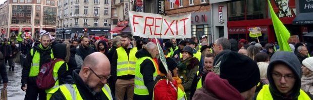 Enorme opstand in Frankrijk op nationale feestdag: ‘Revolutie! Revolutie!’